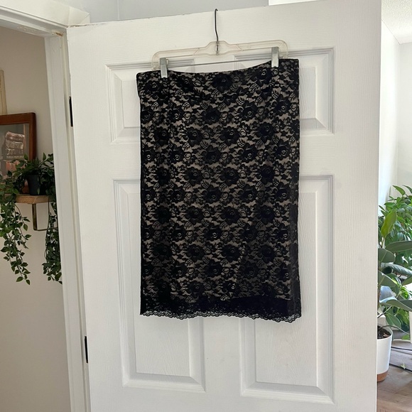 Banana Republic Black Champagne Floral Lace Pencil Skirt - Picture 1 of 8